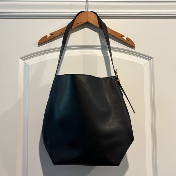Madewell Essential Bucket Tote - Picture 3 of 6